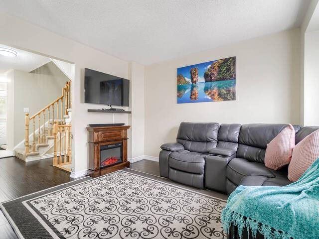 64 Brisbane Crt, Townhouse with 3 bedrooms, 3 bathrooms and 2 parking in Brampton ON | Image 37