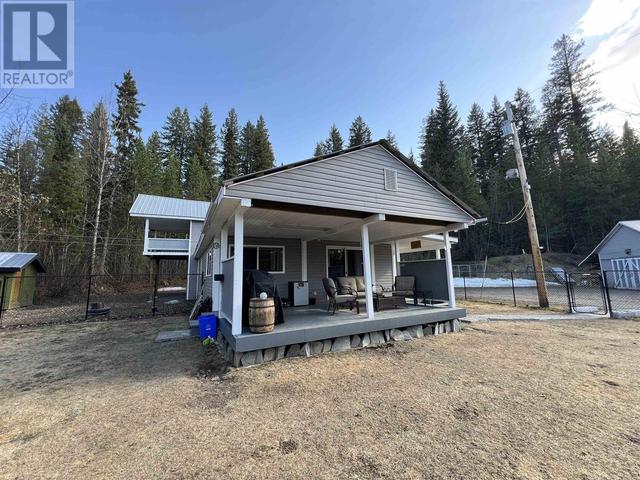 1071 Marsh Road, House detached with 3 bedrooms, 2 bathrooms and null parking in Cariboo I BC | Image 2