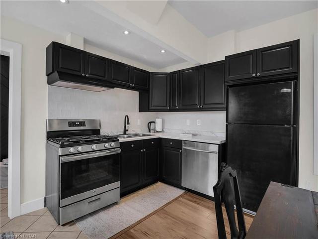 1075 Pine Street, House detached with 2 bedrooms, 1 bathrooms and null parking in London ON | Image 3