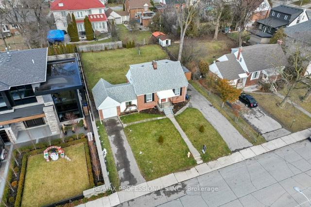 8 Westacres Dr, House detached with 3 bedrooms, 2 bathrooms and 6 parking in Toronto ON | Image 5