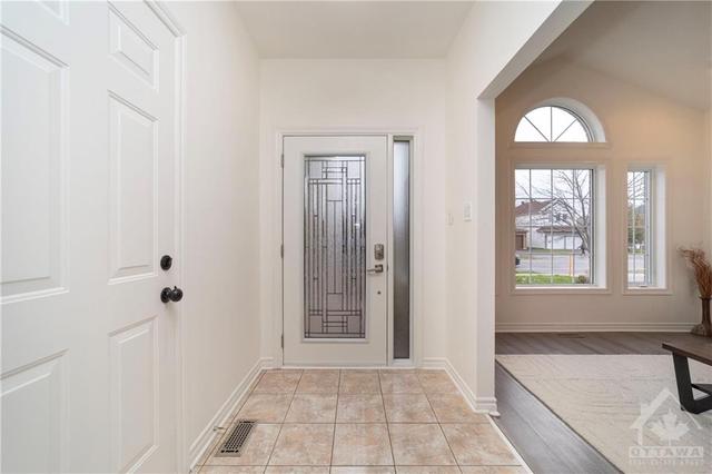 1023 Valin Street, House detached with 2 bedrooms, 3 bathrooms and 3 parking in Ottawa ON | Image 2