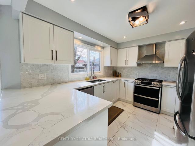 43 Hewlett Cres, House detached with 4 bedrooms, 4 bathrooms and 6 parking in Markham ON | Image 4