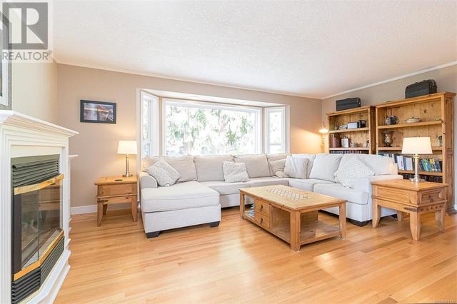 772 Treanor Ave, House detached with 5 bedrooms, 4 bathrooms and 6 parking in Langford BC | Image 6