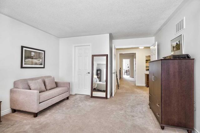 2429 Village Common, House attached with 3 bedrooms, 4 bathrooms and 1 parking in Oakville ON | Image 13