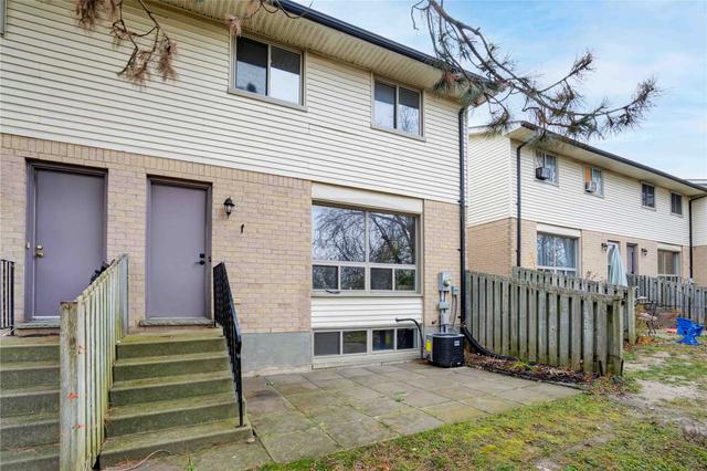 32 - 355 Sandringham Cres, Townhouse with 3 bedrooms, 2 bathrooms and 1 parking in London ON | Image 11