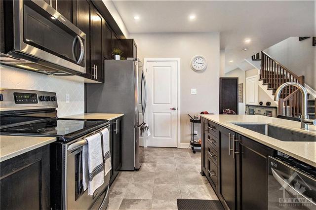 294 Joshua Street, Townhouse with 3 bedrooms, 4 bathrooms and 3 parking in Ottawa ON | Image 7