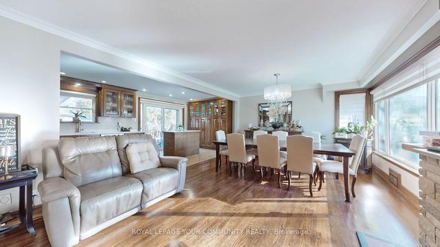 35 Walwyn Ave, House detached with 3 bedrooms, 3 bathrooms and 9 parking in Toronto ON | Image 21