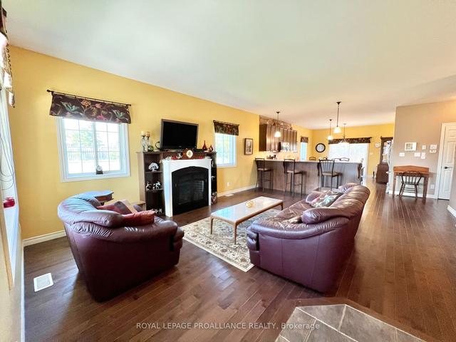 1 Gavey St, House detached with 2 bedrooms, 3 bathrooms and 5 parking in Belleville ON | Image 28