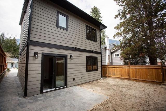 922 Sixth Street, House detached with 3 bedrooms, 2 bathrooms and 3 parking in Nelson BC | Image 53