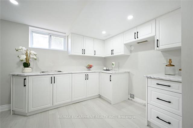 54 Lake Ave N, House detached with 3 bedrooms, 3 bathrooms and 7 parking in Hamilton ON | Image 30