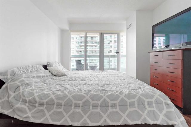 1201 - 10 Queens Quay W, Condo with 2 bedrooms, 2 bathrooms and 1 parking in Toronto ON | Image 10