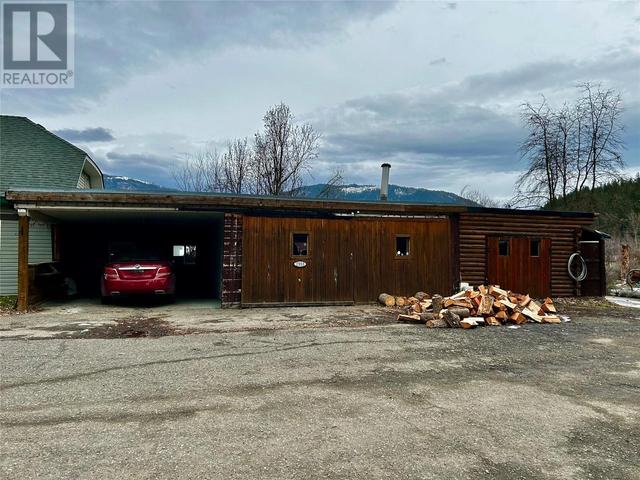 2959 Seaman Road, House detached with 3 bedrooms, 1 bathrooms and 8 parking in Columbia Shuswap D BC | Image 4