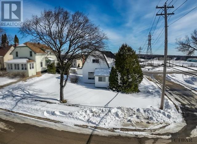 133 Buckingham Ave, House detached with 2 bedrooms, 2 bathrooms and null parking in Iroquois Falls ON | Image 35