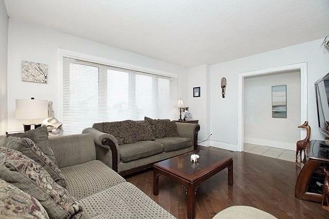 184 Cornelius Pkwy, House detached with 3 bedrooms, 2 bathrooms and 6 parking in Toronto ON | Image 7