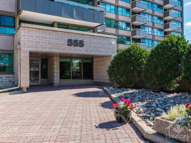 712 - 555 Brittany Drive, Condo with 2 bedrooms, 2 bathrooms and 1 parking in Ottawa ON | Image 2