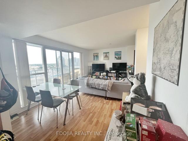 1001 - 70 Town Centre Crct, Condo with 1 bedrooms, 1 bathrooms and 1 parking in Toronto ON | Image 3