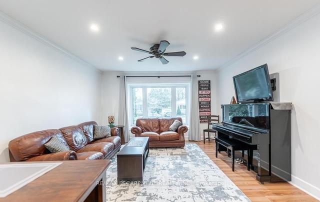 12 West 21st St, House detached with 3 bedrooms, 2 bathrooms and 6 parking in Hamilton ON | Image 4
