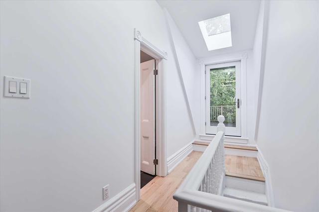 22 Draper St, House attached with 4 bedrooms, 3 bathrooms and null parking in Toronto ON | Image 13