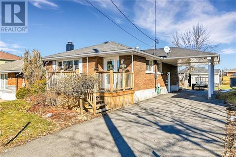 220 Jarvis Street, House detached with 4 bedrooms, 2 bathrooms and 3 parking in Cornwall ON | Card Image