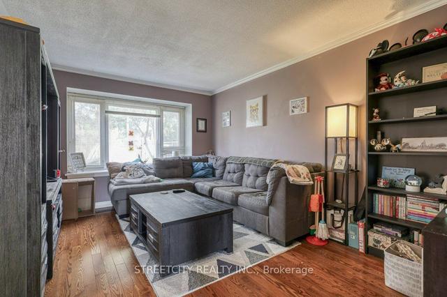 102 Killarney Crt, House semidetached with 3 bedrooms, 2 bathrooms and 3 parking in London ON | Image 3