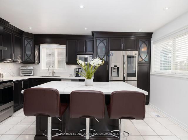 93 Cherrytree Dr, House detached with 3 bedrooms, 4 bathrooms and 6 parking in Brampton ON | Image 3
