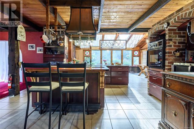 1589 Seaview Rd, House detached with 4 bedrooms, 3 bathrooms and 3 parking in Comox Valley C (Puntledge   Black Creek) BC | Image 12
