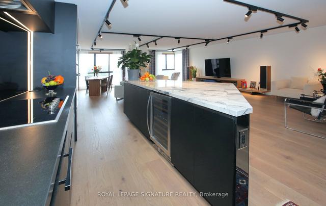 703 - 1 Concorde Pl, Condo with 2 bedrooms, 2 bathrooms and 1 parking in Toronto ON | Image 8