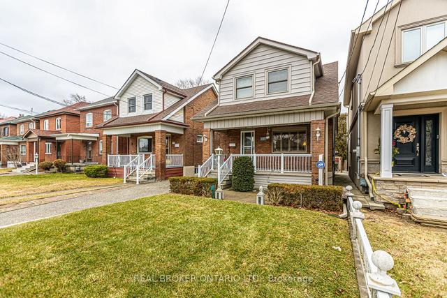107 Foxwell St, House detached with 3 bedrooms, 2 bathrooms and 4 parking in Toronto ON | Image 1