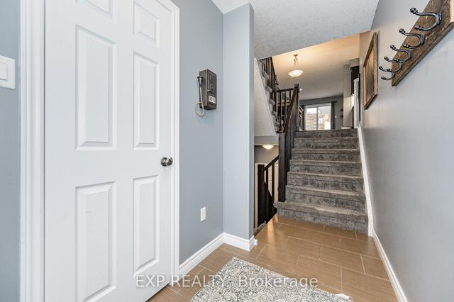 25 Oakes Cres, House semidetached with 3 bedrooms, 3 bathrooms and 3 parking in Guelph ON | Image 36