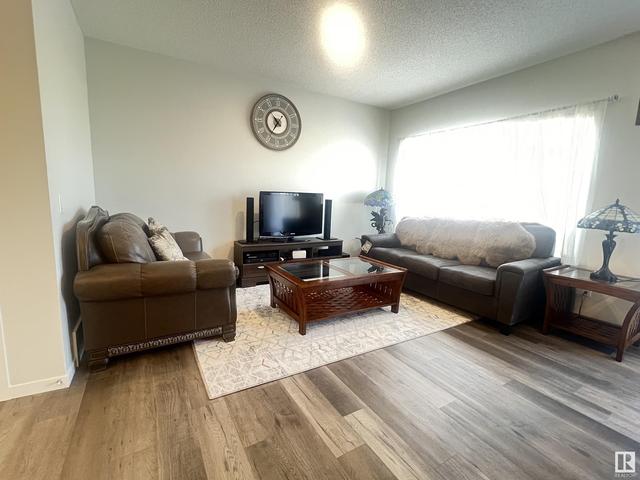 9830 225a St Nw, House detached with 3 bedrooms, 2 bathrooms and 4 parking in Edmonton AB | Image 6