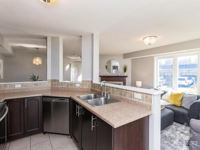 401 Dusk Private, Townhouse with 3 bedrooms, 3 bathrooms and 3 parking in Ottawa ON | Image 8