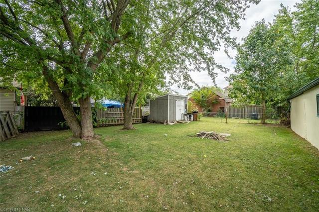 4103 Dyson Avenue, House detached with 2 bedrooms, 1 bathrooms and 2 parking in Niagara Falls ON | Image 3