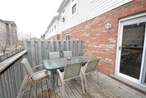 1055 Gordon St, Townhouse with 3 bedrooms, 3 bathrooms and 1 parking in Guelph ON | Image 7