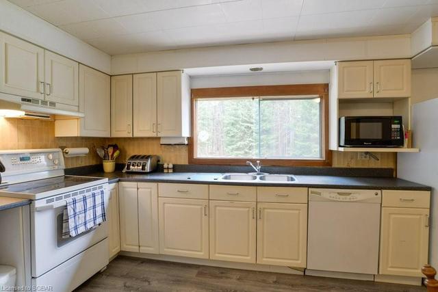 1014 Manitoba Street, House detached with 3 bedrooms, 1 bathrooms and 8 parking in Bracebridge ON | Image 15