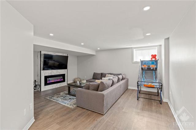 165 Angelonia Crescent, Townhouse with 3 bedrooms, 3 bathrooms and 2 parking in Ottawa ON | Image 21