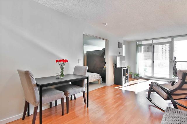 404 - 208 Queens Quay W, Condo with 1 bedrooms, 2 bathrooms and 1 parking in Toronto ON | Image 10