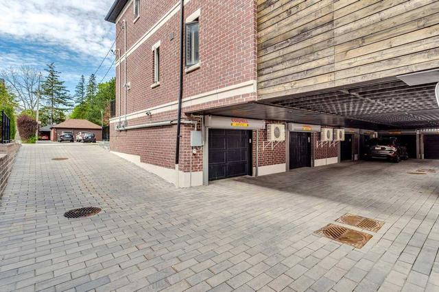 b - 243 Lytton Blvd, House attached with 3 bedrooms, 3 bathrooms and 2 parking in Toronto ON | Image 25