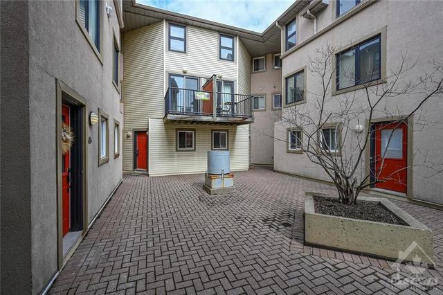 e - 41 Anderson Street, Townhouse with 2 bedrooms, 2 bathrooms and 1 parking in Ottawa ON | Image 2