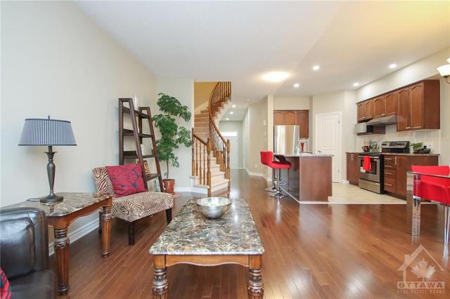 213 Butterfly Walk, Townhouse with 3 bedrooms, 2 bathrooms and 3 parking in Ottawa ON | Image 5