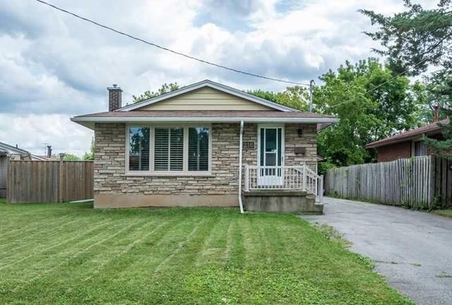 216 Nugent Dr, House detached with 3 bedrooms, 2 bathrooms and 6 parking in Hamilton ON | Image 1