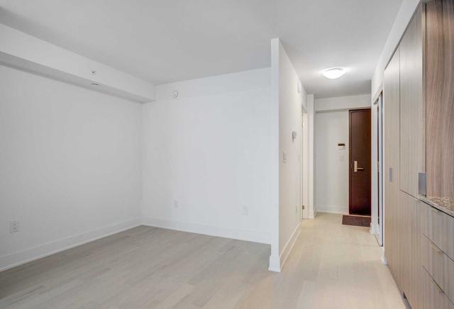 1318 - 955 Bay St, Condo with 0 bedrooms, 1 bathrooms and 0 parking in Toronto ON | Image 5