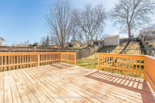 72 Chrysler Cres, House detached with 3 bedrooms, 3 bathrooms and 3 parking in Cambridge ON | Image 35