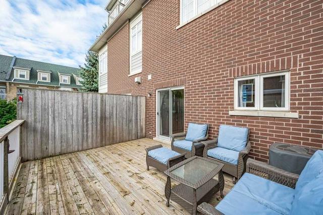 33 Compass Way, Townhouse with 3 bedrooms, 2 bathrooms and 3.5 parking in Mississauga ON | Image 17