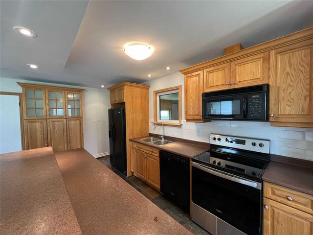 main - 275 Madawaska Ave, House detached with 3 bedrooms, 1 bathrooms and 3 parking in Oshawa ON | Image 6