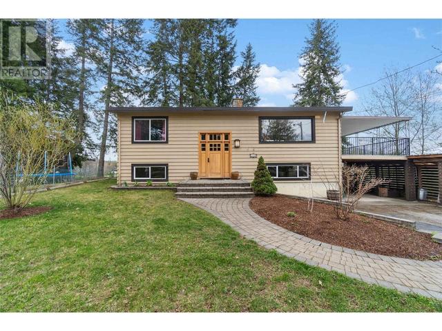 3550 16 Avenue Ne, House detached with 4 bedrooms, 2 bathrooms and 5 parking in Salmon Arm BC | Image 3