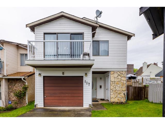 117 Springfield Drive, House detached with 3 bedrooms, 2 bathrooms and 3 parking in Langley BC | Card Image