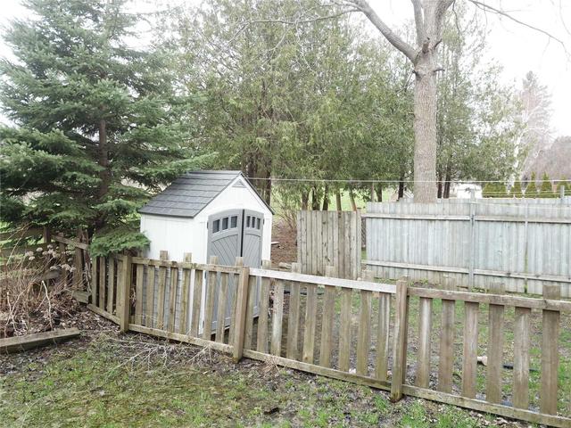 191 Lindsay St S, House attached with 3 bedrooms, 1 bathrooms and 4 parking in Kawartha Lakes ON | Image 19