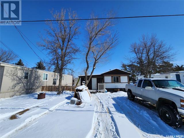 109 Larch Street, Home with 2 bedrooms, 1 bathrooms and null parking in Caronport SK | Image 2