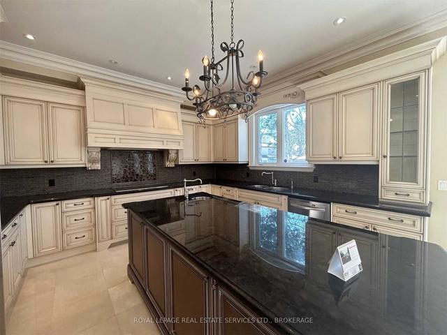 2b Carluke Cres, House detached with 5 bedrooms, 5 bathrooms and 6 parking in Toronto ON | Image 2