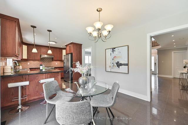 519 Veale Pl, House detached with 4 bedrooms, 6 bathrooms and 7 parking in Newmarket ON | Image 4